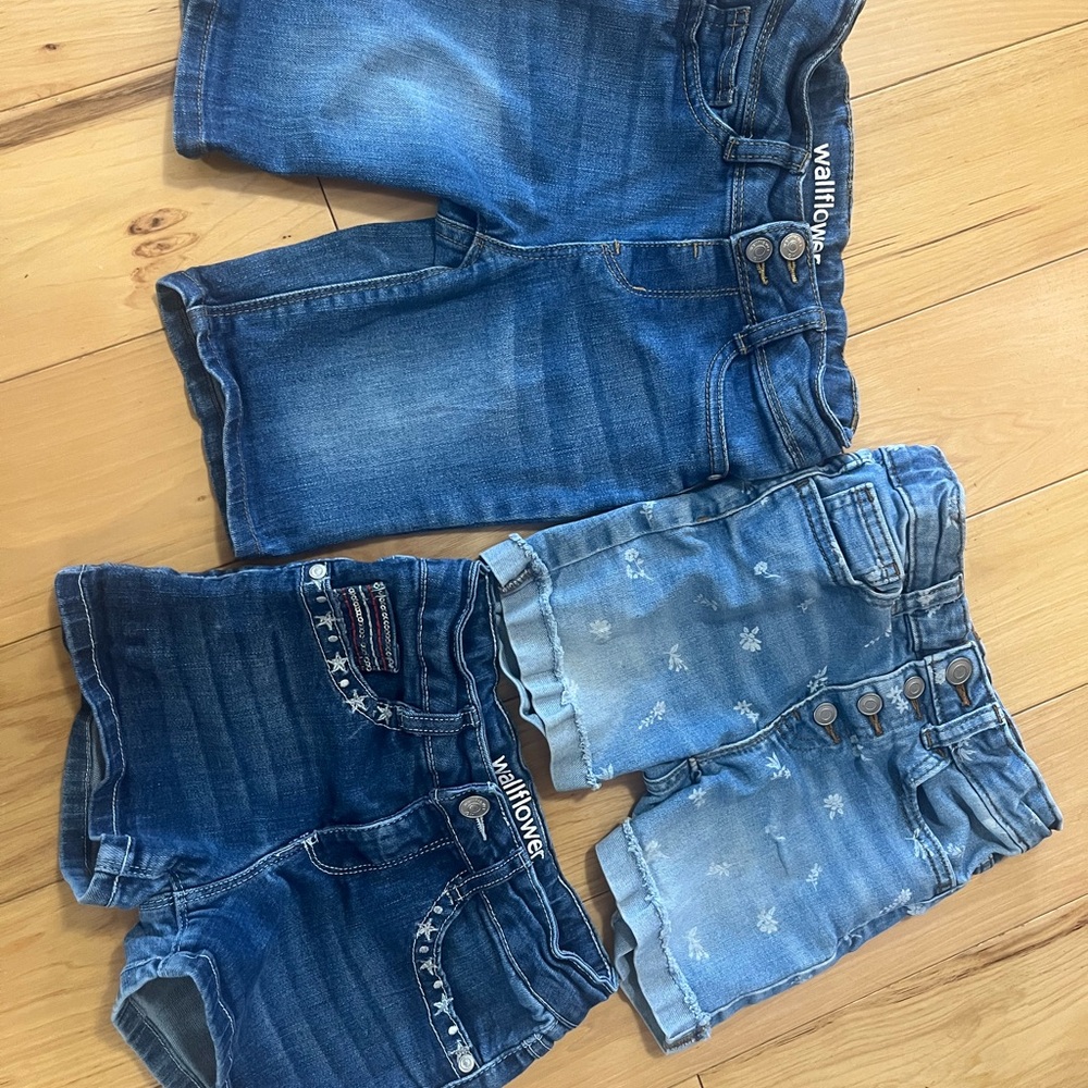 Lot!! Wallflower girls Denim Shorts 3 pair- Dark Blue, Medium Blue, Light Blue - Picture 1 of 9